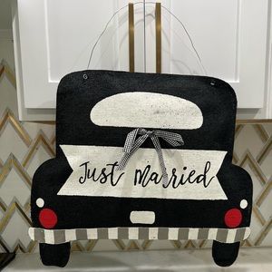 Boutique “Just Married” Sign